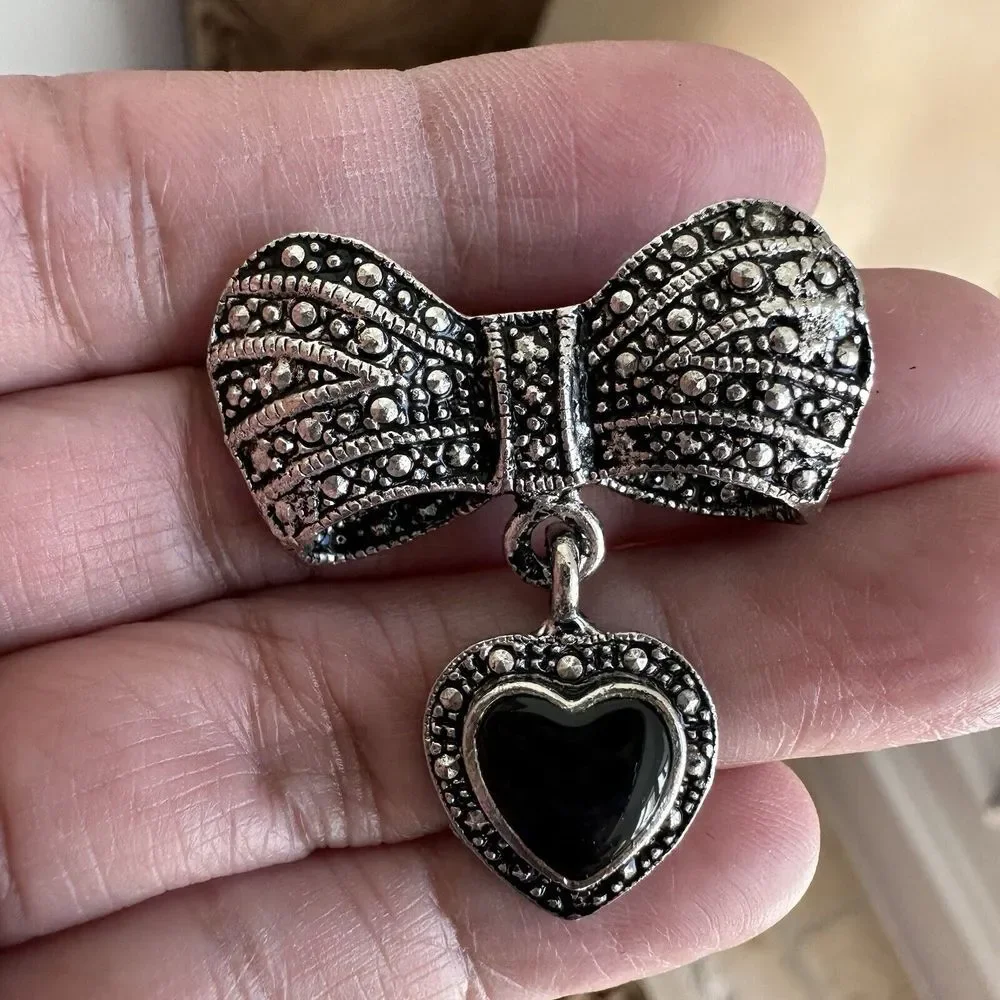 VTG Bow Ribbon Brooch Pin 1.5 Inch Dangle Heart Onyx Marcasite 925 Sterling 9.9g